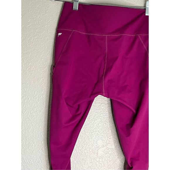 Womens Fabletics Powerhold Athletic Leggings Size M Capri - - Picture 2 of 3